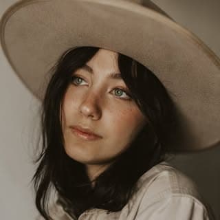 Adrienne Salinas profile image