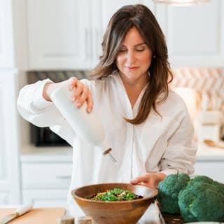 COURTNEY KASSIS  DIETITIAN profile image