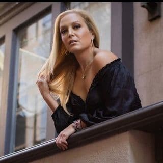 Kate  Frederick profile image