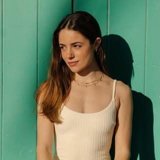 Julia Iz profile image