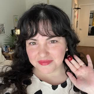 Hillary Dixler Canavan profile image