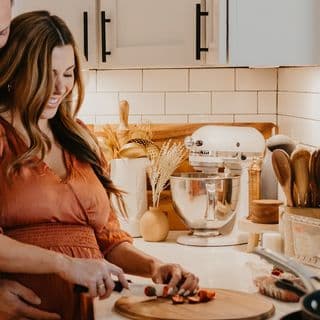 Erin Kee | wellness, recipes + mom life profile image