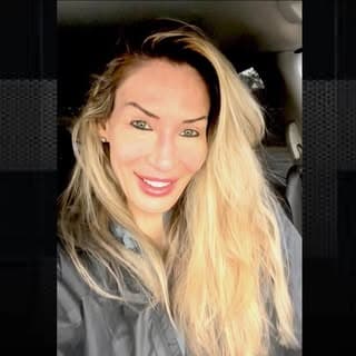 Carolyn Moos-Hardin profile image