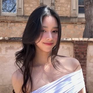 Julia Hann profile image