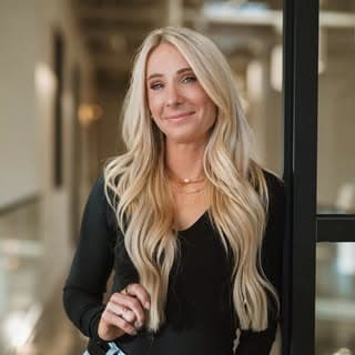 Lauren Hale profile image