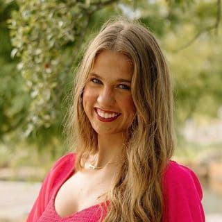nicole emily profile image