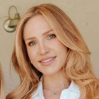 Sharna Burgess profile image