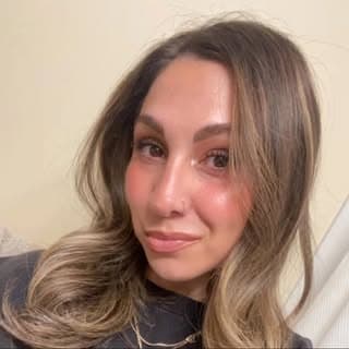 Laura profile image