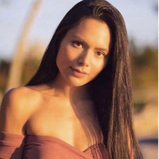 Nicole Hombrebueno Demare profile image