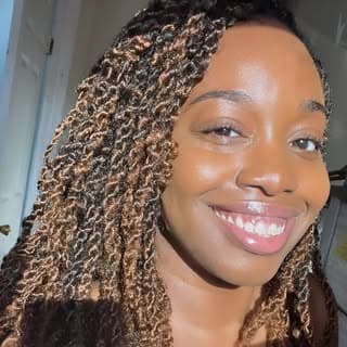 Laura White profile image