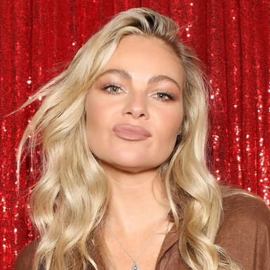 Caitlin Crosby profile image