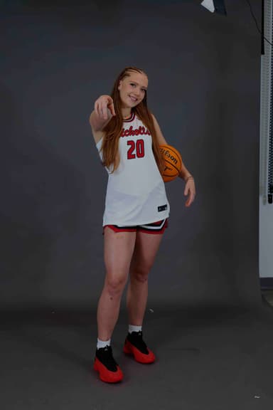 Elli Garnett profile image