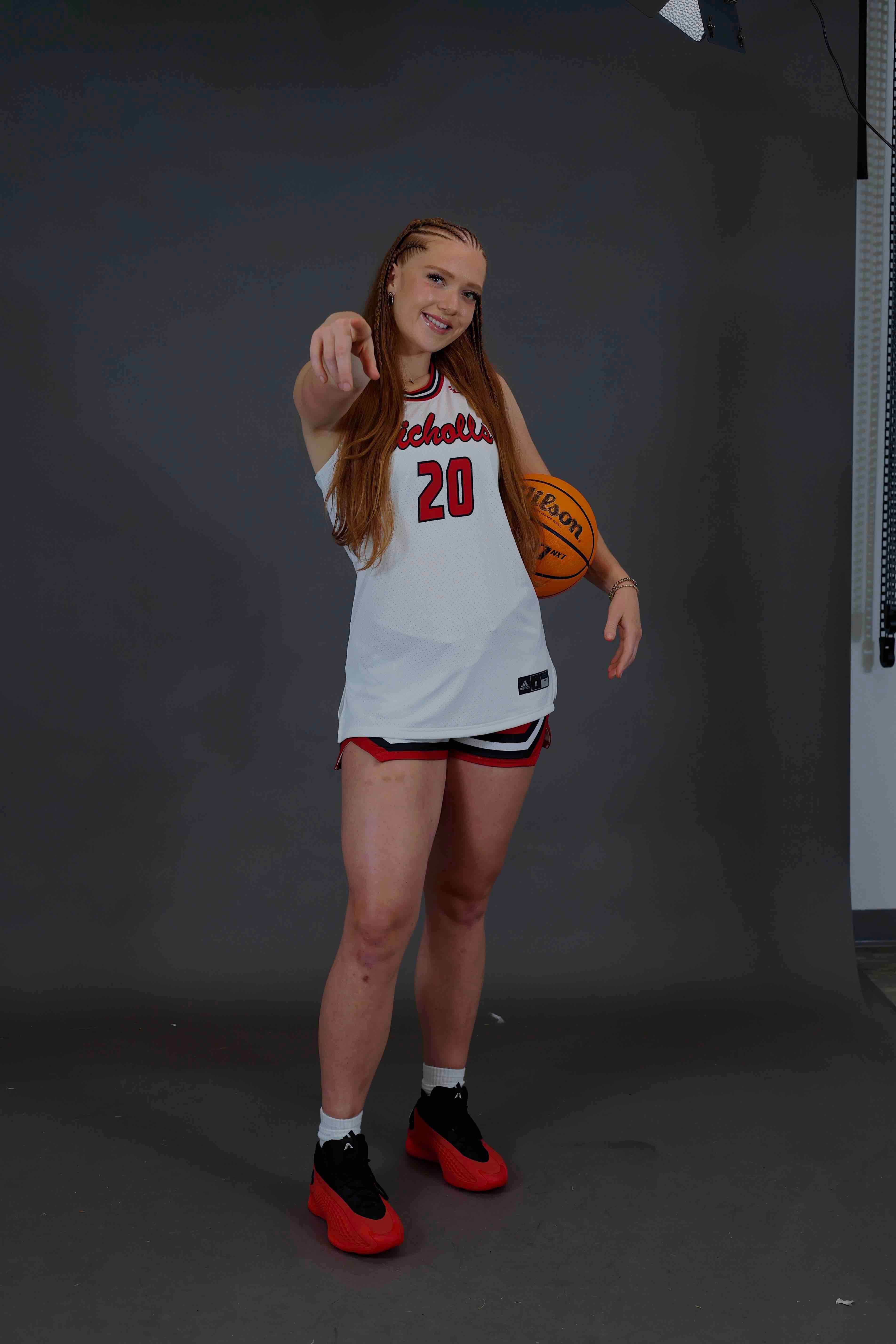 Elli Garnett profile image